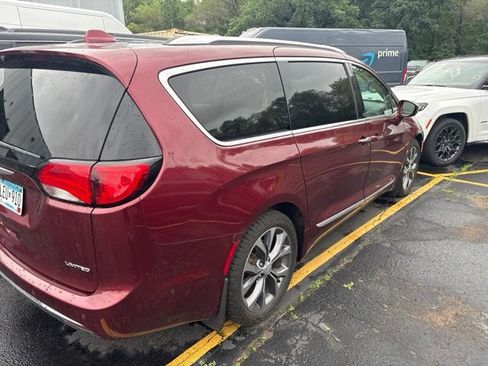 Used 2017 Chrysler Pacifica Limited w/ Advanced Safetytec Group FWD image 8