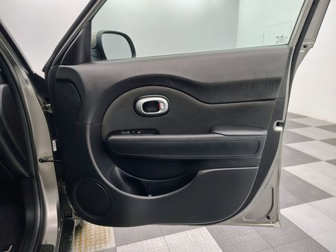 Used 2017 Kia Soul Base image 18