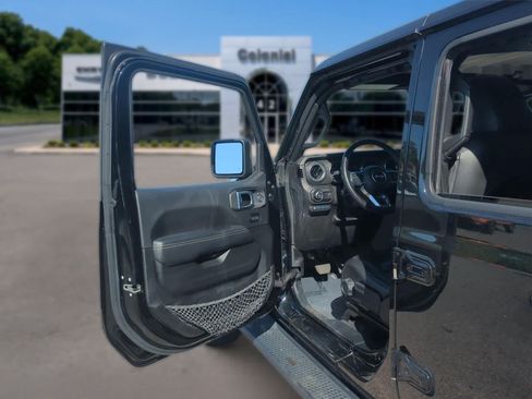 Used 2023 Jeep Wrangler Unlimited Sahara w/ Cold Weather Group AWD/4WD image 11