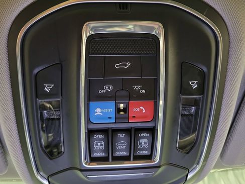 Used 2023 Jeep Grand Cherokee L Limited AWD/4WD image 20