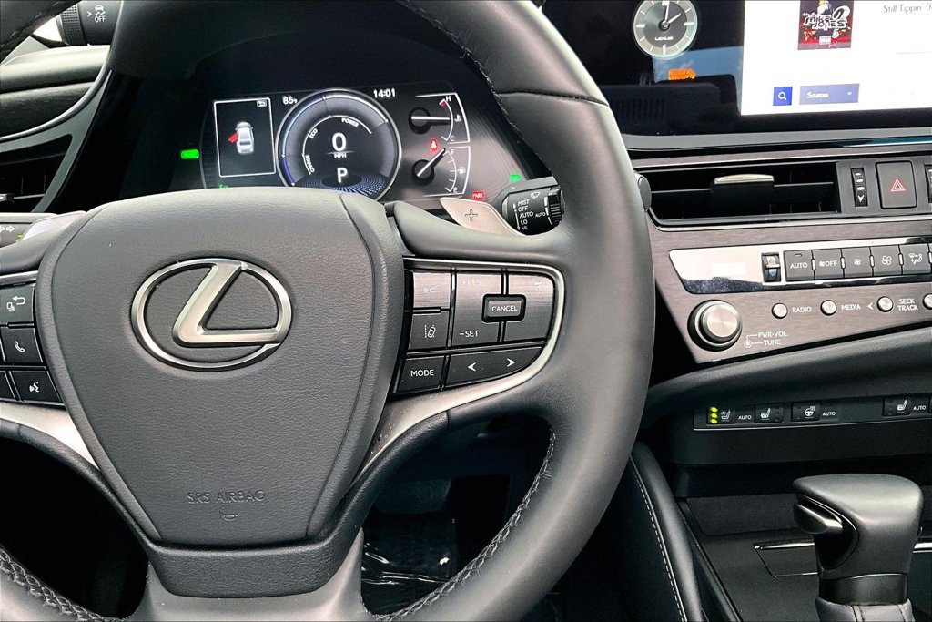 Used 2025 Lexus ES 300h w/ Premium Package FWD image 26