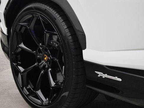 Used 2024 Lamborghini Urus Performante AWD/4WD image 13