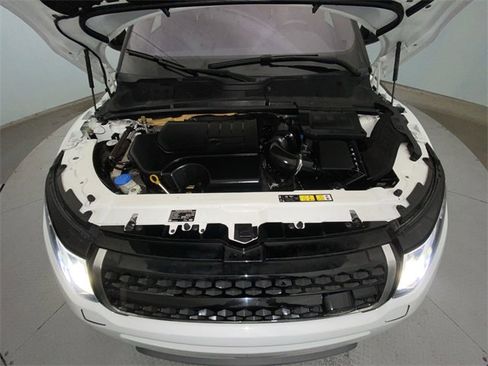 Used 2019 Land Rover Range Rover Evoque SE image 11