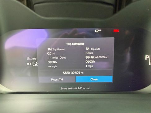 Used 2023 Volvo XC40 Recharge Plus w/ Protection Package Premier AWD/4WD image 14