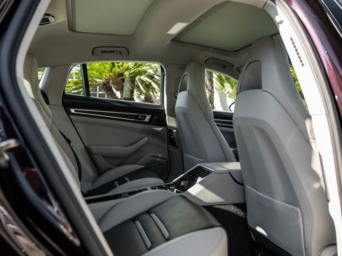Used 2021 Porsche Panamera image 33