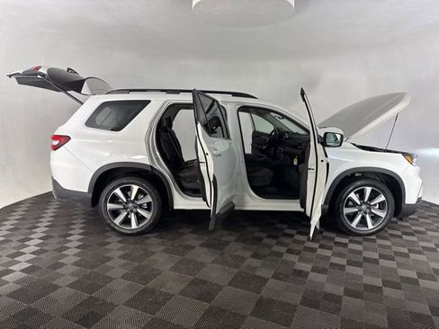 Certified 2025 Honda Pilot Elite image 17