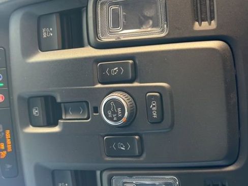 Used 2025 GMC Yukon XL AT4 Ultimate w/ LPO, AT4 Appearance Package image 18