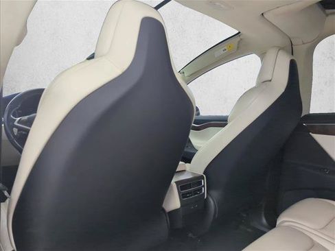 Used 2018 Tesla Model X 75D AWD/4WD image 18