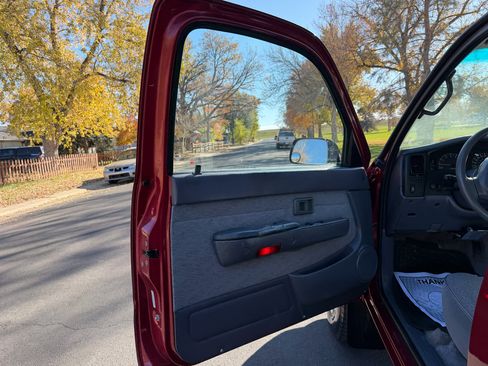 Used 1999 Toyota Tacoma 4x4 Xtracab V6 image 11