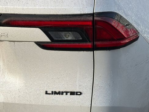 Used 2025 Toyota Grand Highlander Limited image 5