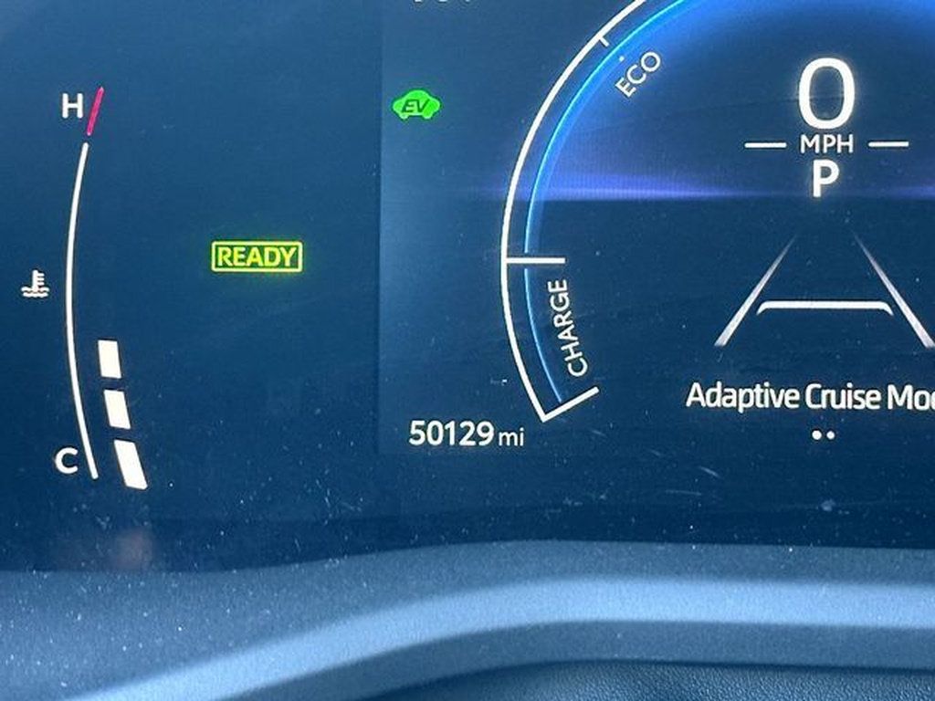 Used 2025 Toyota Camry SE FWD image 25