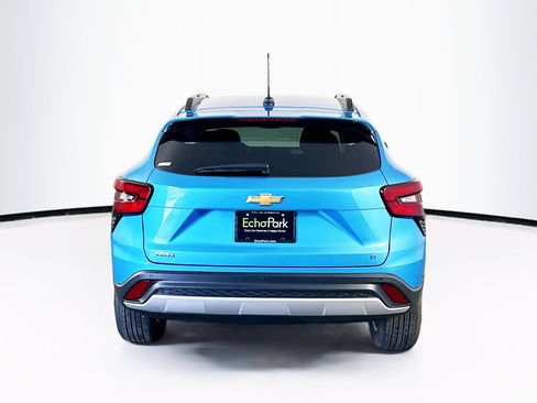 Used 2025 Chevrolet Trax LT w/ Driver Confidence Package image 7