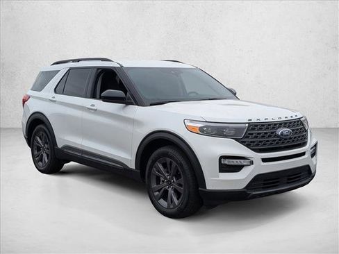 Used 2024 Ford Explorer XLT w/ Equipment Group 202A RWD image 3