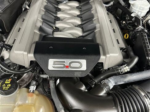 Used 2017 Ford Mustang GT Premium image 7