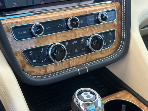 Certified 2023 Bentley Bentayga AWD/4WD image 24