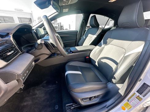 Used 2025 Toyota Camry SE image 13