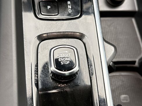 Used 2025 Volvo XC60 B5 Plus image 21