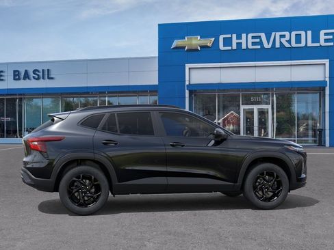 New 2026 Chevrolet Trax LT w/ Midnight Edition FWD image 5