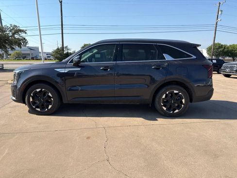 Used 2025 Kia Sorento S w/ Panoramic Sunroof Package FWD image 4