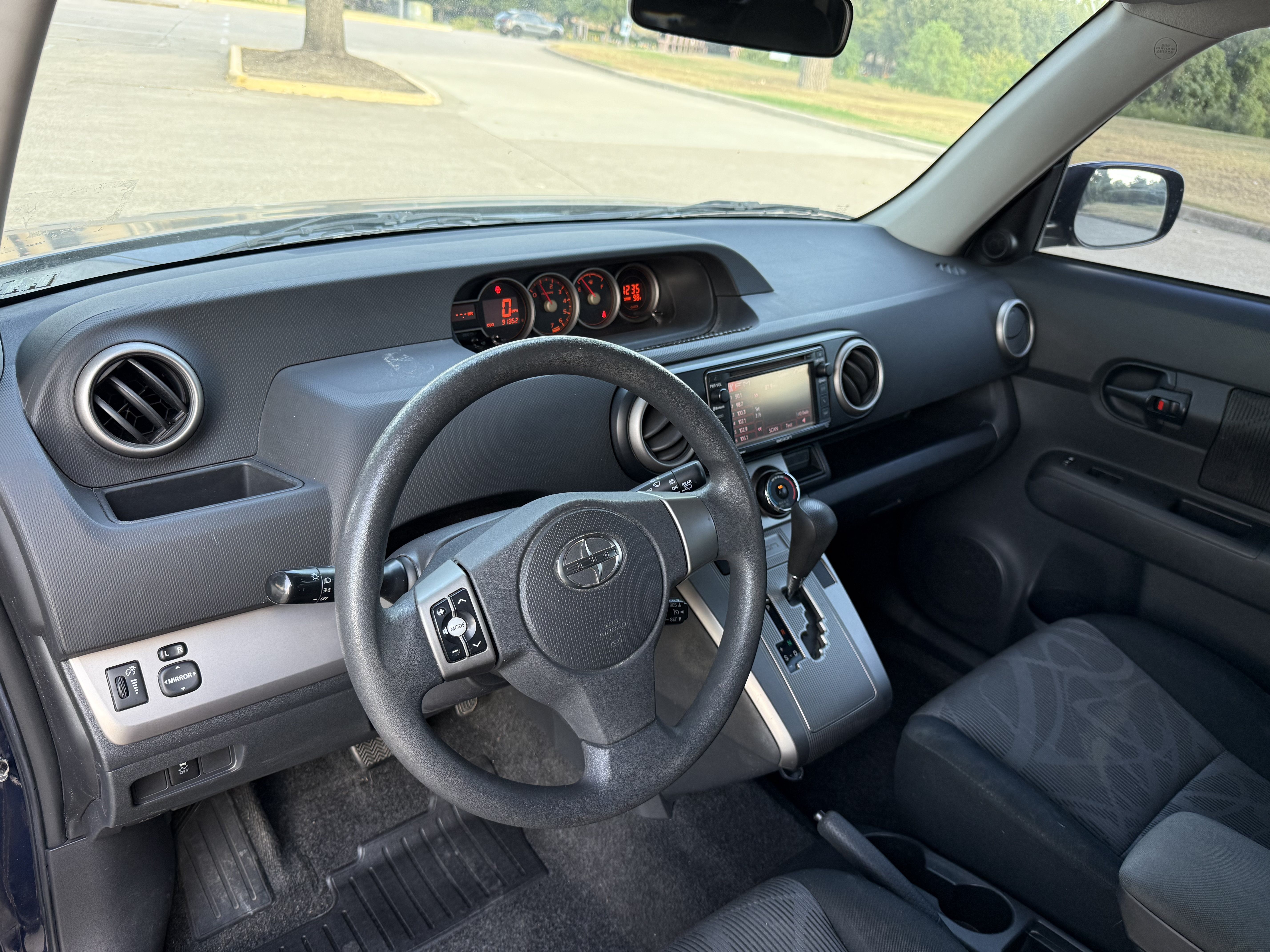 Used 2014 Scion xB FWD image 16