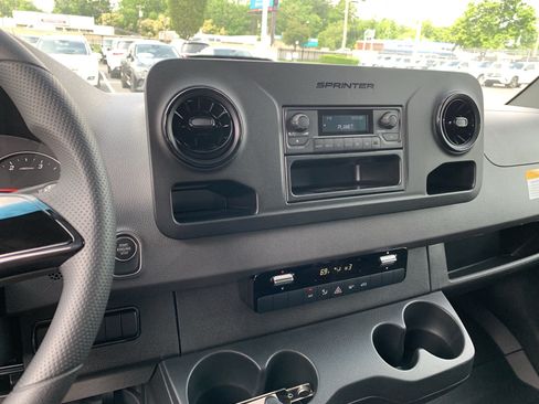 New 2025 Mercedes-Benz Sprinter 2500 image 31