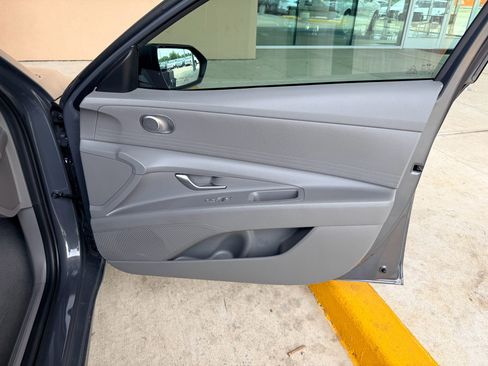 Used 2024 Hyundai Elantra SE FWD image 14