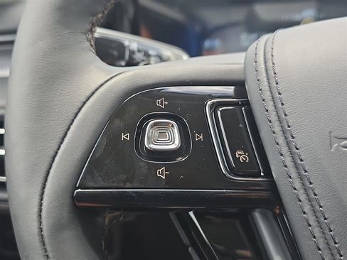 New 2025 Lincoln Aviator 2WD w/ Equipment Group 101A image 27