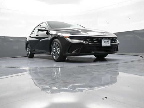Certified 2024 Hyundai Elantra SEL FWD image 27