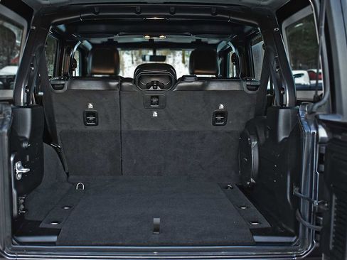 Used 2020 Jeep Wrangler Unlimited Sahara image 9