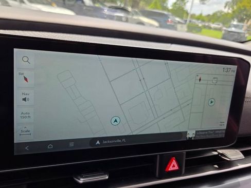 Used 2025 Kia Carnival FWD image 21