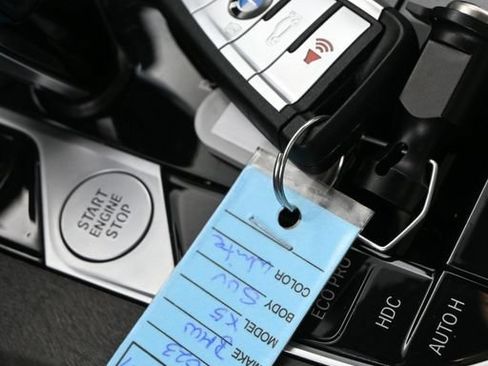 Used 2023 BMW X5 xDrive40i w/ Premium Package AWD/4WD image 33