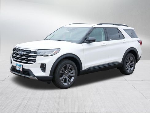 Used 2026 Ford Explorer Active w/ Active Comfort Package AWD/4WD image 3