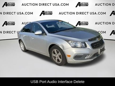 Used 2015 Chevrolet Cruze LT w/ Technology Package FWD image 5