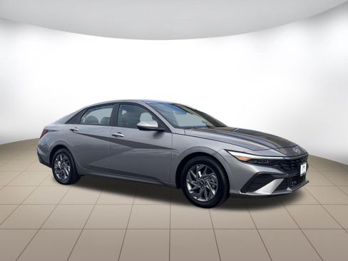 Used 2024 Hyundai Elantra SEL FWD image 1