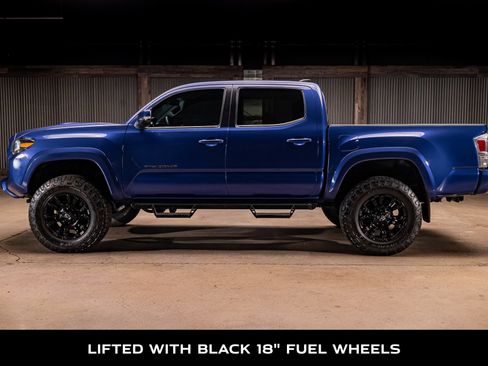 Used 2022 Toyota Tacoma TRD Sport w/ TRD Premium Sport Package AWD/4WD image 5