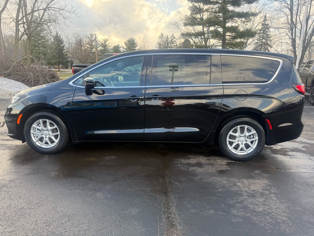 New 2026 Chrysler Pacifica Select FWD image 7