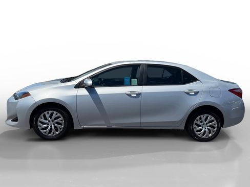 Used 2018 Toyota Corolla LE FWD image 2
