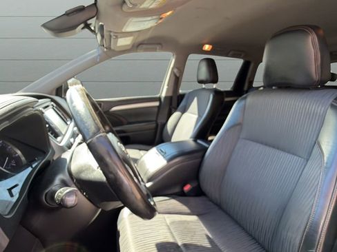 Used 2017 Toyota Highlander Plus AWD/4WD image 15