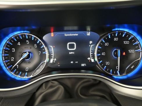 New 2025 Chrysler Pacifica Limited image 36