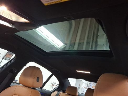 Certified 2022 BMW 530i xDrive w/ Convenience Package image 11