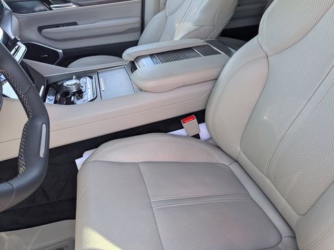 Used 2023 Jeep Wagoneer Series III w/ Preferred Equipment Group image 17