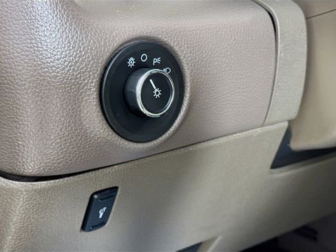 Used 2017 Lincoln Navigator Select RWD image 11
