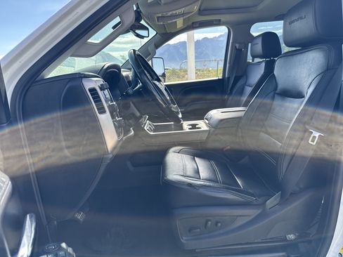 Used 2018 GMC Sierra 2500 Denali w/ Duramax Plus Package AWD/4WD image 18