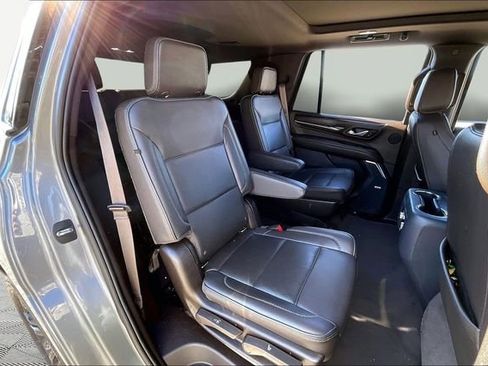 Used 2021 GMC Yukon Denali w/ Denali Premium Package image 17