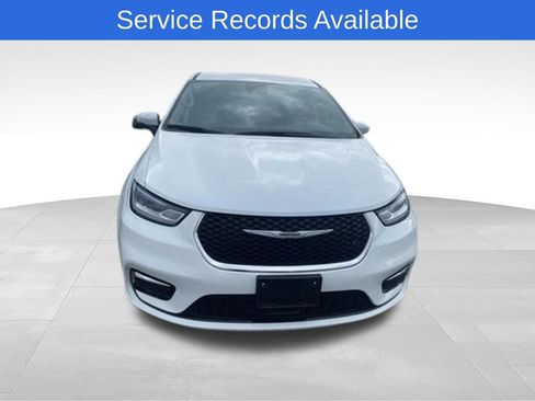 Used 2023 Chrysler Pacifica Touring-L FWD image 2