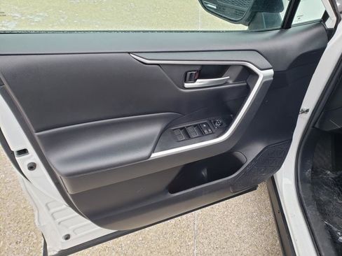 Used 2023 Toyota RAV4 XLE image 17