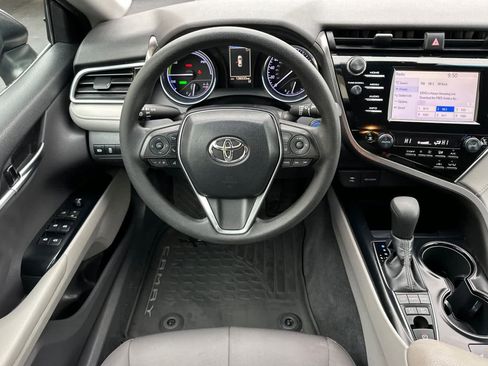 Used 2018 Toyota Camry LE image 14