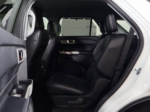 Used 2022 Ford Explorer Limited image 11