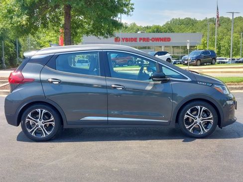 Used 2017 Chevrolet Bolt Premier w/ Infotainment Package FWD image 23