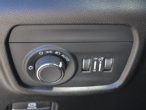 Used 2023 Jeep Grand Cherokee L Laredo image 12